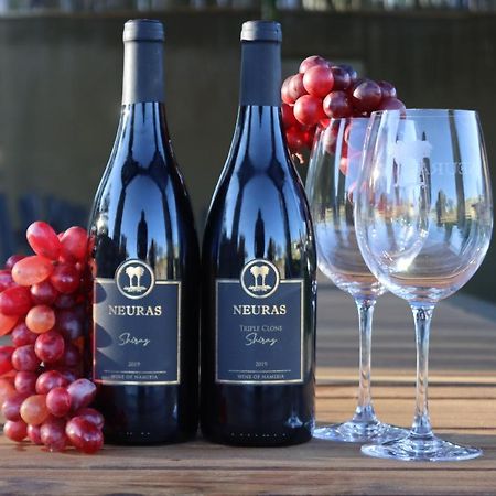 ホテル Neuras Wine And Wildlife Estate ナミブ＝ナウクルフト国立公園 エクステリア 写真
